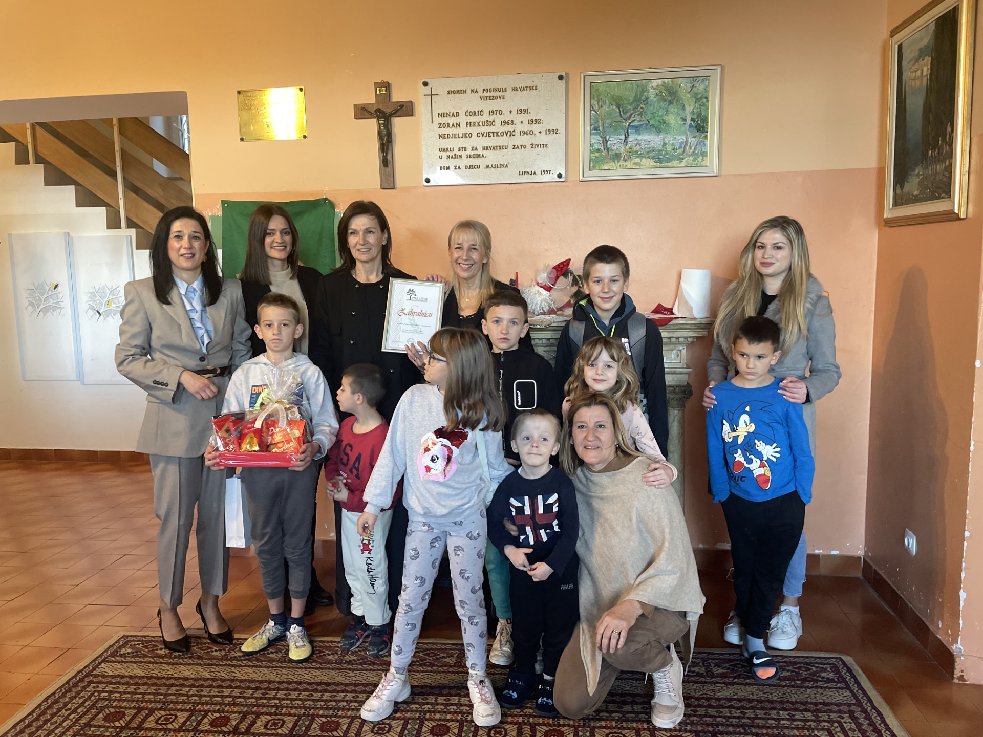Kako se bliži Božić, tako je u Centru Maslina sve više dragih gostiju. Danas smo imali priliku ugostiti predstavnice Dubrovačko-neretvanske županije, gđu Žaklinu Marević, pročelnicu Upravnog odjela za poslove župana [&hellip;]